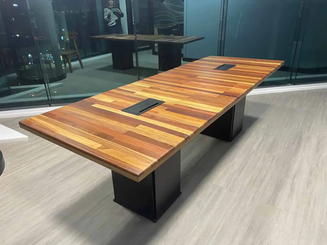 Mesa de trabajo en madera revalorizada